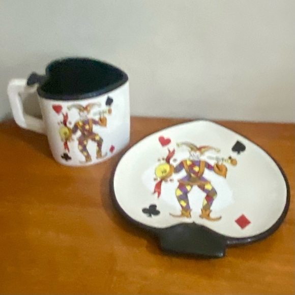 Beautiful, Rare, Large 8-pc  King of Hearts Cups and Saucers - Picture 9 of 15